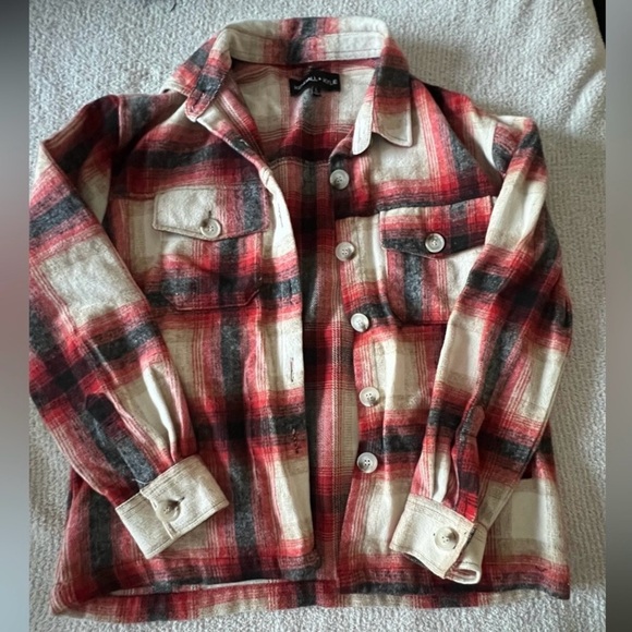 Kendall & Kylie Plaid Cropped Plaid Top - Picture 2 of 4